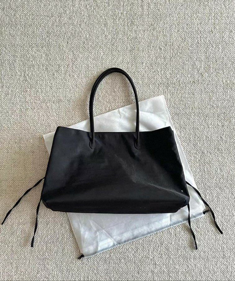 ✨가볍고 넉넉한 데일리·여행용 프릭스 빅 나일론 숄더백 ✈️👜 노트북 수납 가능 · 3칸 분리 수납 · 초경량 가방 (블랙/그레이/퍼플) Lightweight Large Nylon Shoulder Bag ✨ Laptop Fit · 3 Compartments · Ultra Lightweight (Black/Gray/Purple)