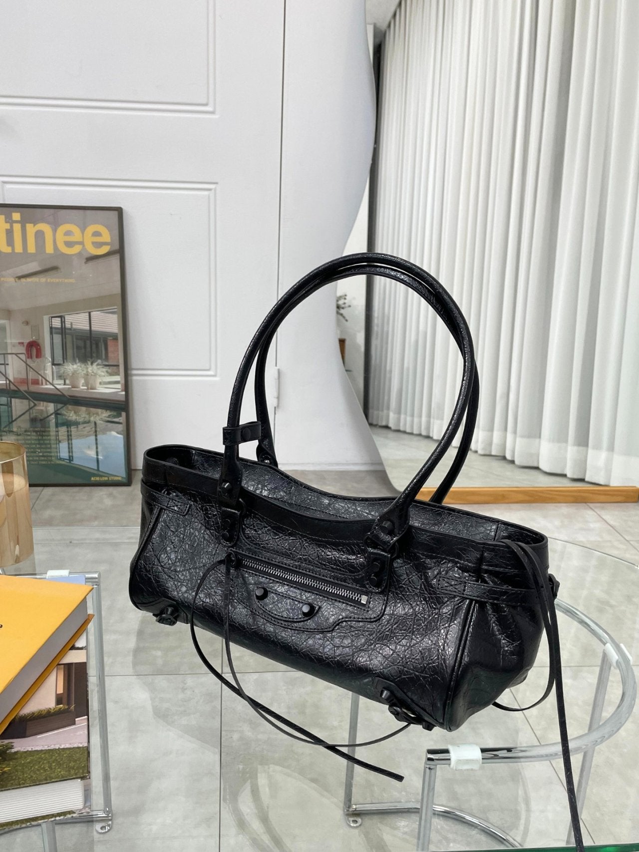 🖤✨👜 셀럽들이 사랑하는 🖤 소가죽 르시티 모터 이스트 숄더백 👜✨🖤 🖤✨ Celebrity Favorite Cowhide Motor East Shoulder Bag ✨🖤