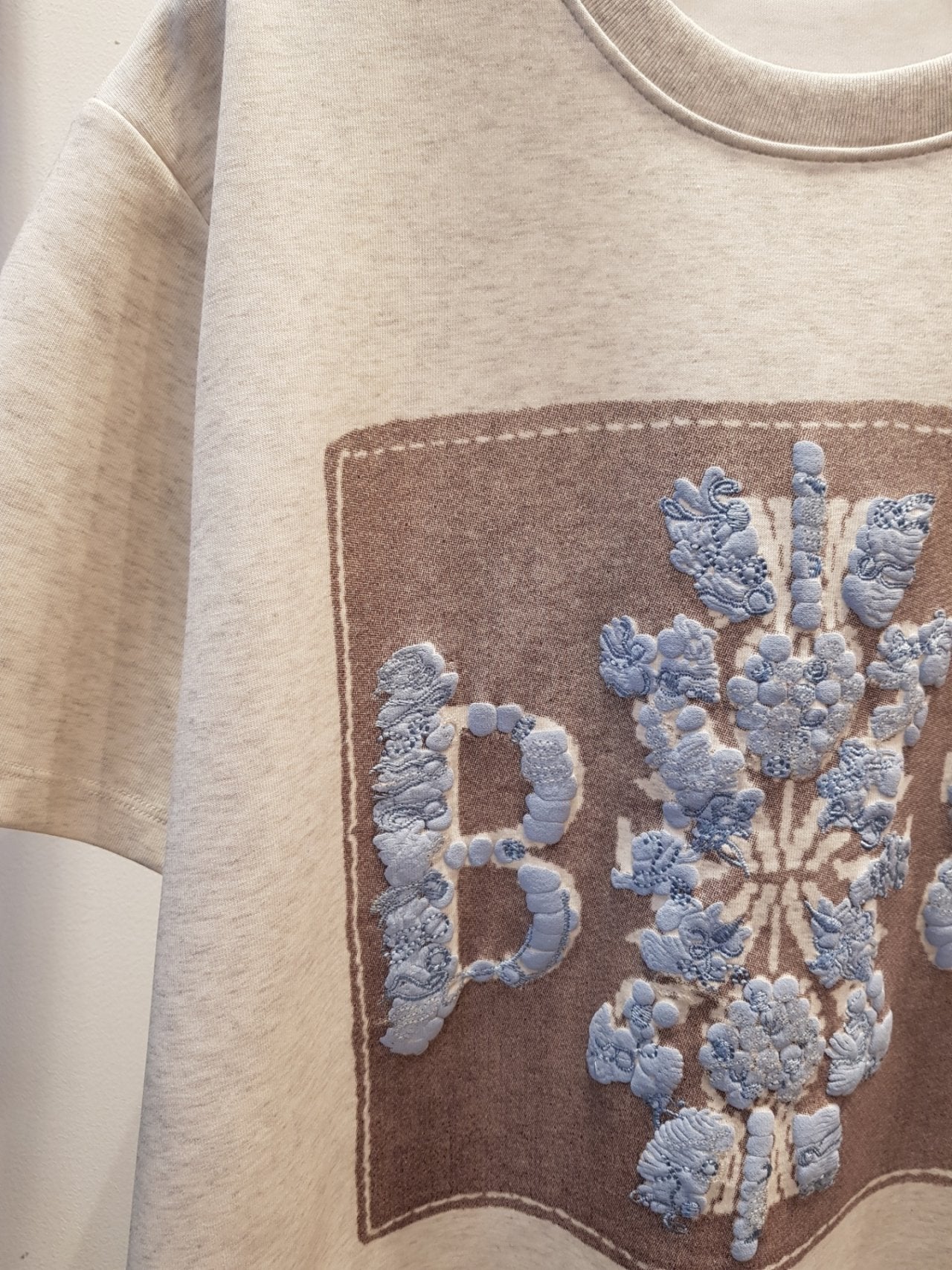 ✨👕🌸 마르 BB 스팽글 자수 티셔츠 (Free 66–77) MAR BB Sequin Embroidery T-Shirt (Free Size 66–77) 🌸👕✨