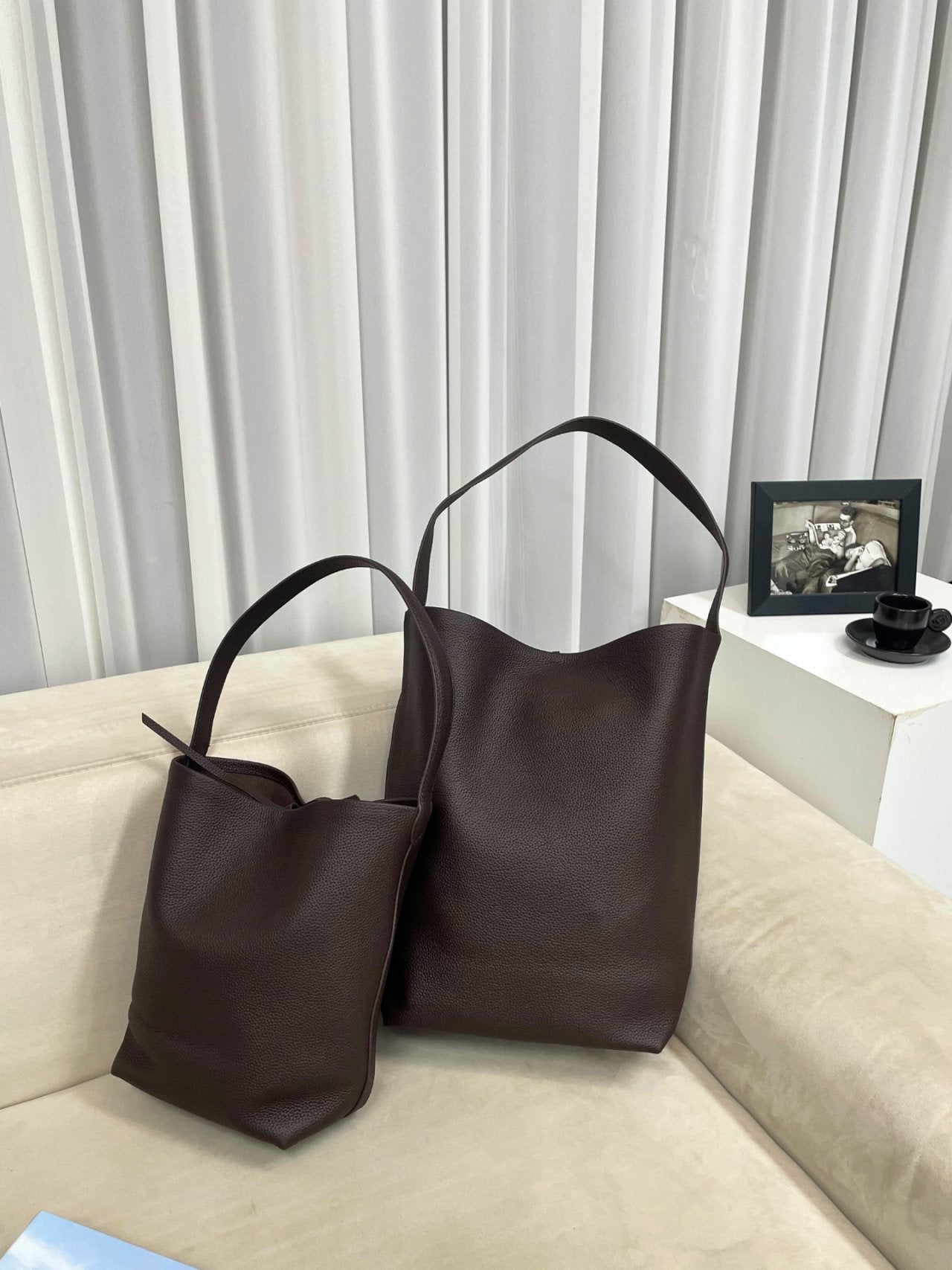 🔥[품절대란인기절정템][배송 한달 예상]🔥✨👜 더로우 스타일 소가죽 파크백 프리미엄 토트백 내부 파우치 포함 인기절정 데일리 명품감성 백 The Row Style Genuine Leather Park Bag 👜✨