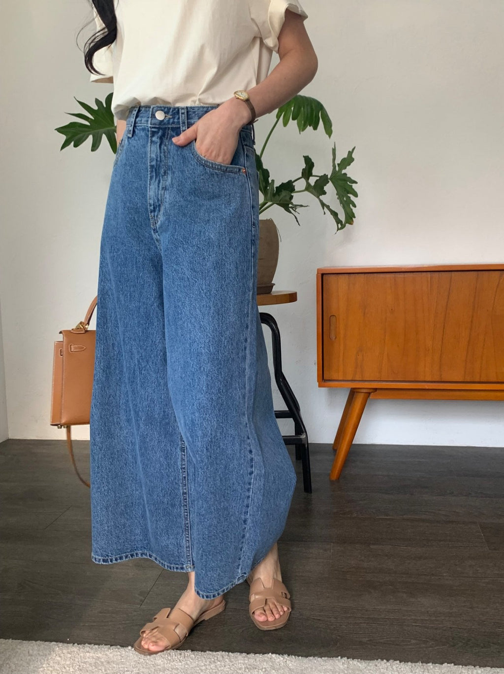 🌸봄신상🌼[럭키룸] 👖 26SS 봄신상 뒤포켓 절개 세미와이드 데님 팬츠 (중청) 26SS Spring Back Pocket Seam Semi-Wide Denim Pants (Medium Blue)