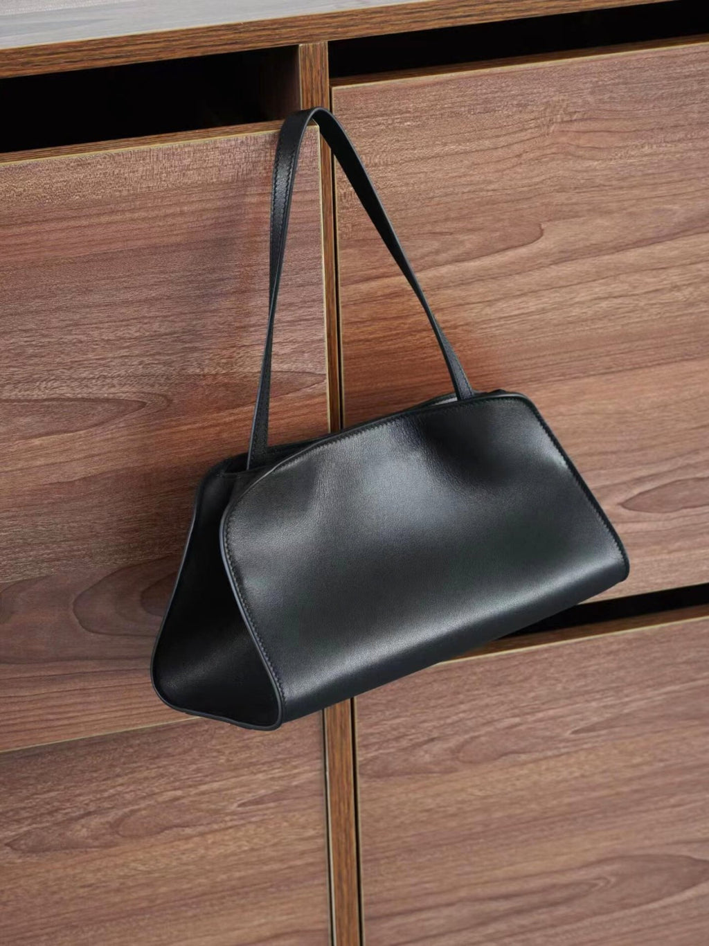 👜✨🤎 [3주-4주예상]최신상 V 소가죽 로우 페기 숄더백 · 토트백 · 크로스 미니백 │ Premium Cowhide Low Peggy Shoulder Bag / Tote / Cross Mini Bag 🤎✨👜