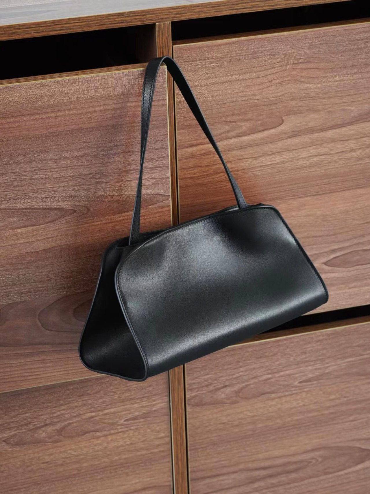 👜✨🤎 [3주-4주예상]최신상 V 소가죽 로우 페기 숄더백 · 토트백 · 크로스 미니백 │ Premium Cowhide Low Peggy Shoulder Bag / Tote / Cross Mini Bag 🤎✨👜