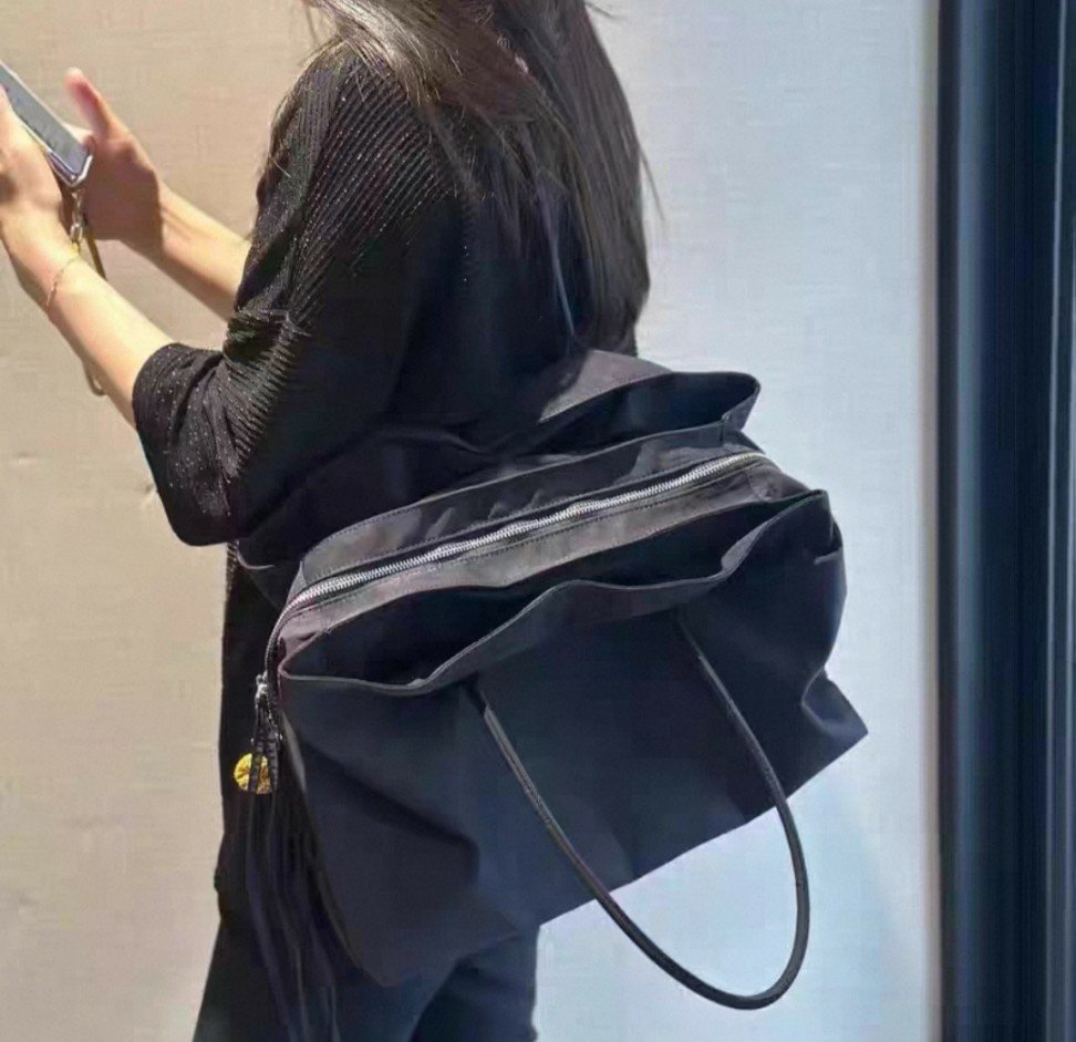 ✨가볍고 넉넉한 데일리·여행용 프릭스 빅 나일론 숄더백 ✈️👜 노트북 수납 가능 · 3칸 분리 수납 · 초경량 가방 (블랙/그레이/퍼플) Lightweight Large Nylon Shoulder Bag ✨ Laptop Fit · 3 Compartments · Ultra Lightweight (Black/Gray/Purple)