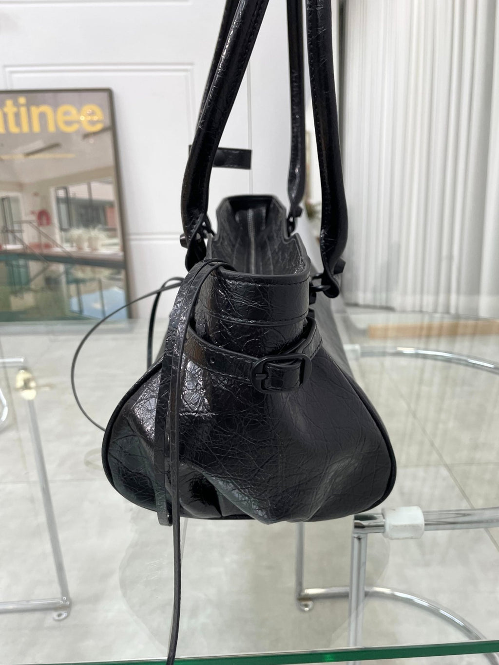 🖤✨👜 셀럽들이 사랑하는 🖤 소가죽 르시티 모터 이스트 숄더백 👜✨🖤 🖤✨ Celebrity Favorite Cowhide Motor East Shoulder Bag ✨🖤