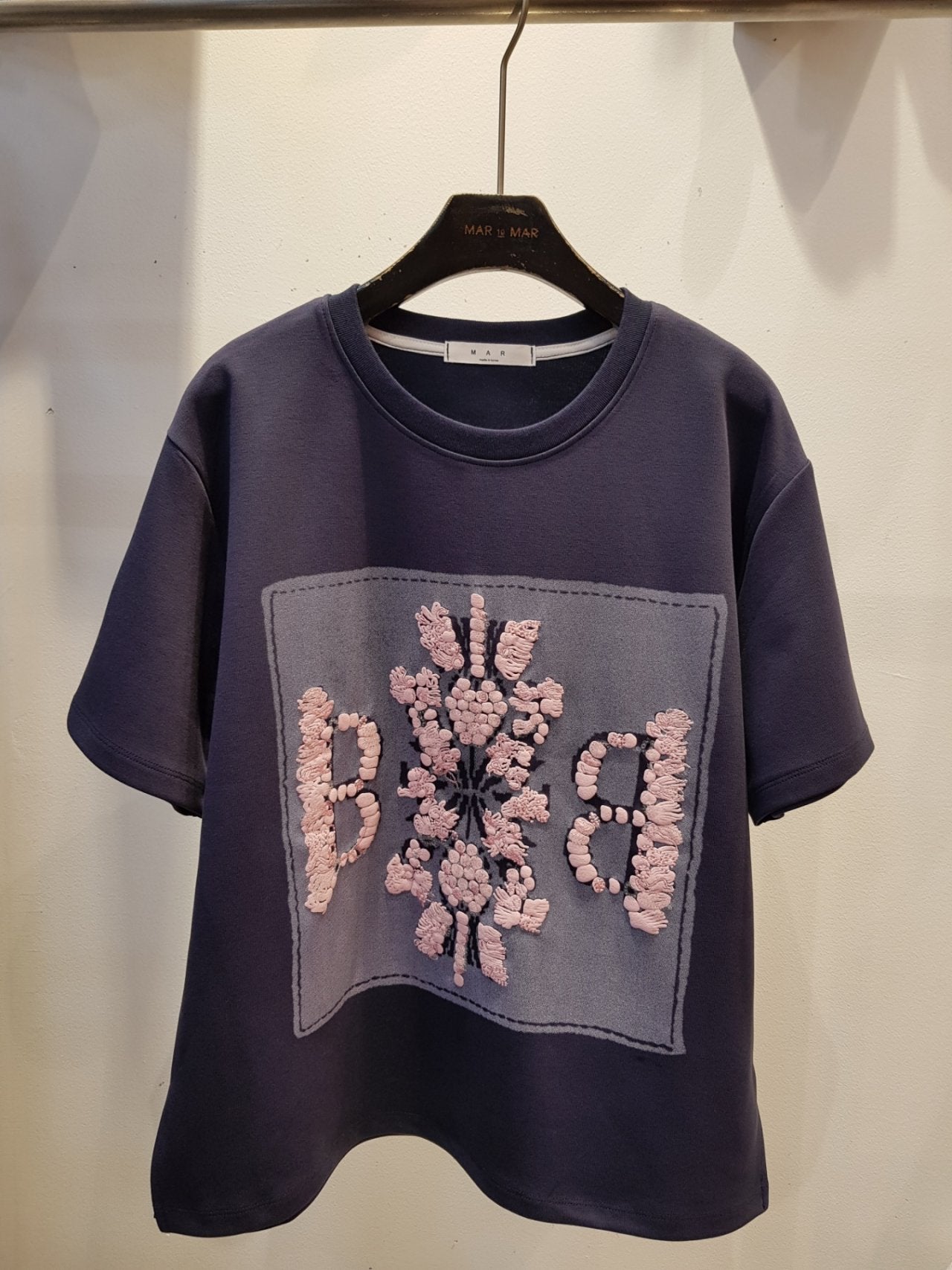 ✨👕🌸 마르 BB 스팽글 자수 티셔츠 (Free 66–77) MAR BB Sequin Embroidery T-Shirt (Free Size 66–77) 🌸👕✨