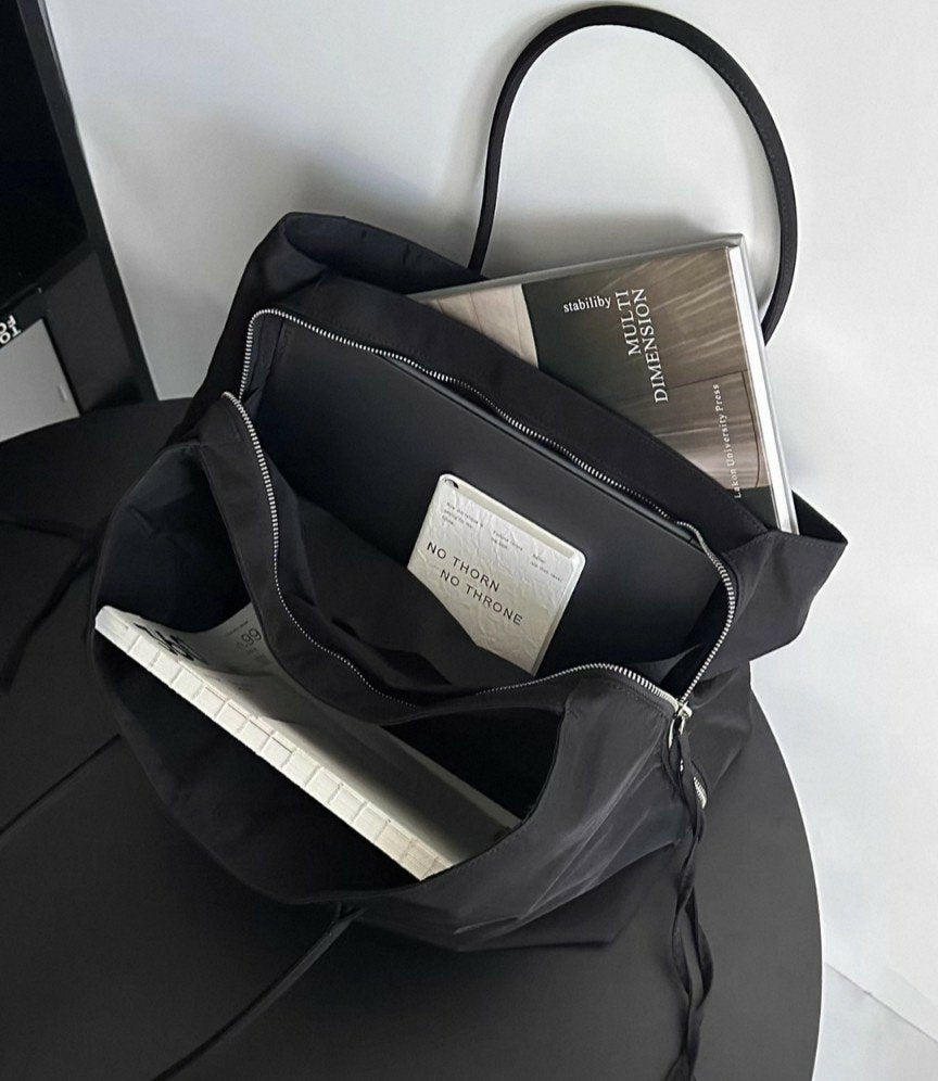 ✨가볍고 넉넉한 데일리·여행용 프릭스 빅 나일론 숄더백 ✈️👜 노트북 수납 가능 · 3칸 분리 수납 · 초경량 가방 (블랙/그레이/퍼플) Lightweight Large Nylon Shoulder Bag ✨ Laptop Fit · 3 Compartments · Ultra Lightweight (Black/Gray/Purple)