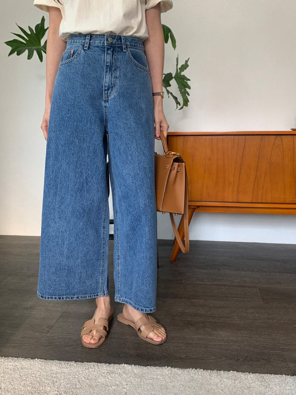 🌸봄신상🌼[럭키룸] 👖 26SS 봄신상 뒤포켓 절개 세미와이드 데님 팬츠 (중청) 26SS Spring Back Pocket Seam Semi-Wide Denim Pants (Medium Blue)