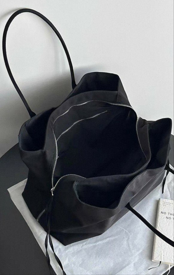 ✨가볍고 넉넉한 데일리·여행용 프릭스 빅 나일론 숄더백 ✈️👜 노트북 수납 가능 · 3칸 분리 수납 · 초경량 가방 (블랙/그레이/퍼플) Lightweight Large Nylon Shoulder Bag ✨ Laptop Fit · 3 Compartments · Ultra Lightweight (Black/Gray/Purple)
