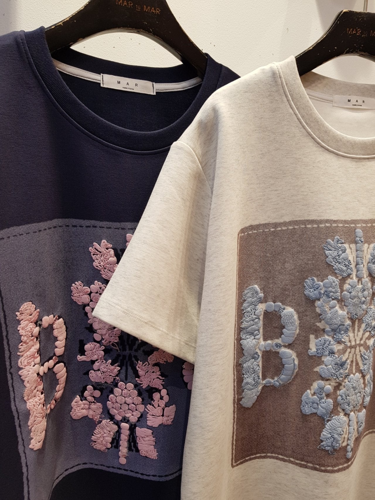 ✨👕🌸 마르 BB 스팽글 자수 티셔츠 (Free 66–77) MAR BB Sequin Embroidery T-Shirt (Free Size 66–77) 🌸👕✨