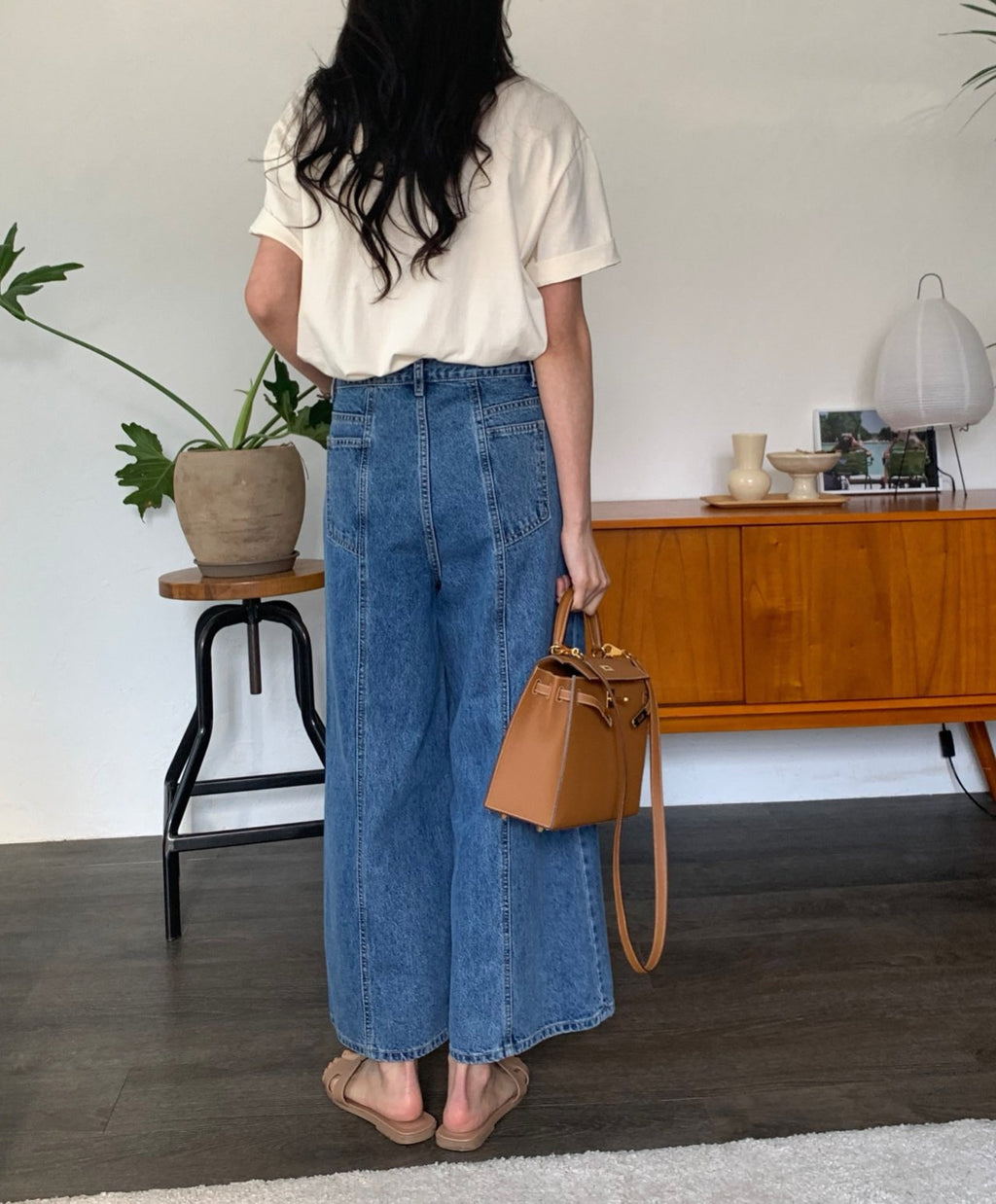 🌸봄신상🌼[럭키룸] 👖 26SS 봄신상 뒤포켓 절개 세미와이드 데님 팬츠 (중청) 26SS Spring Back Pocket Seam Semi-Wide Denim Pants (Medium Blue)